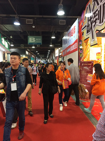 ǰ���ص�չ�d�x�u�Ŀ͑��j�[���^