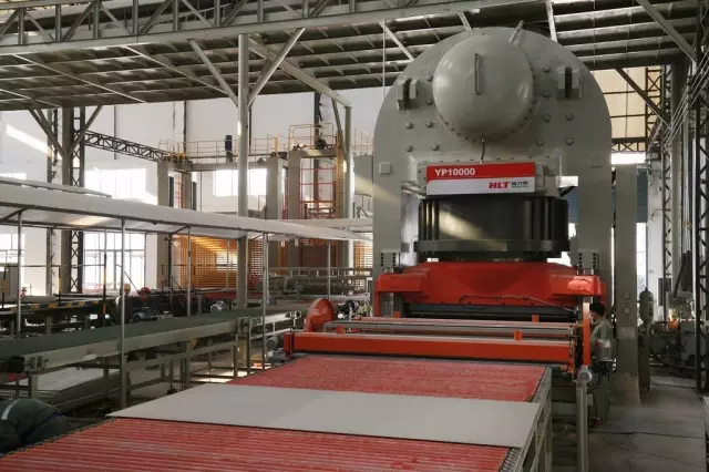 �������_�f�����C(j��)��2016��2����ʽ�Ͼ�Ͷ�a(ch��n)